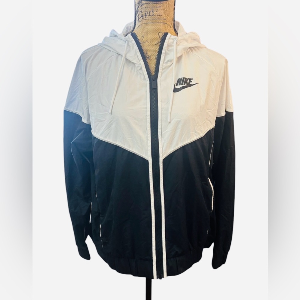 Nike Sportswear Windrunner Track
Jacket Womens Style : 883495